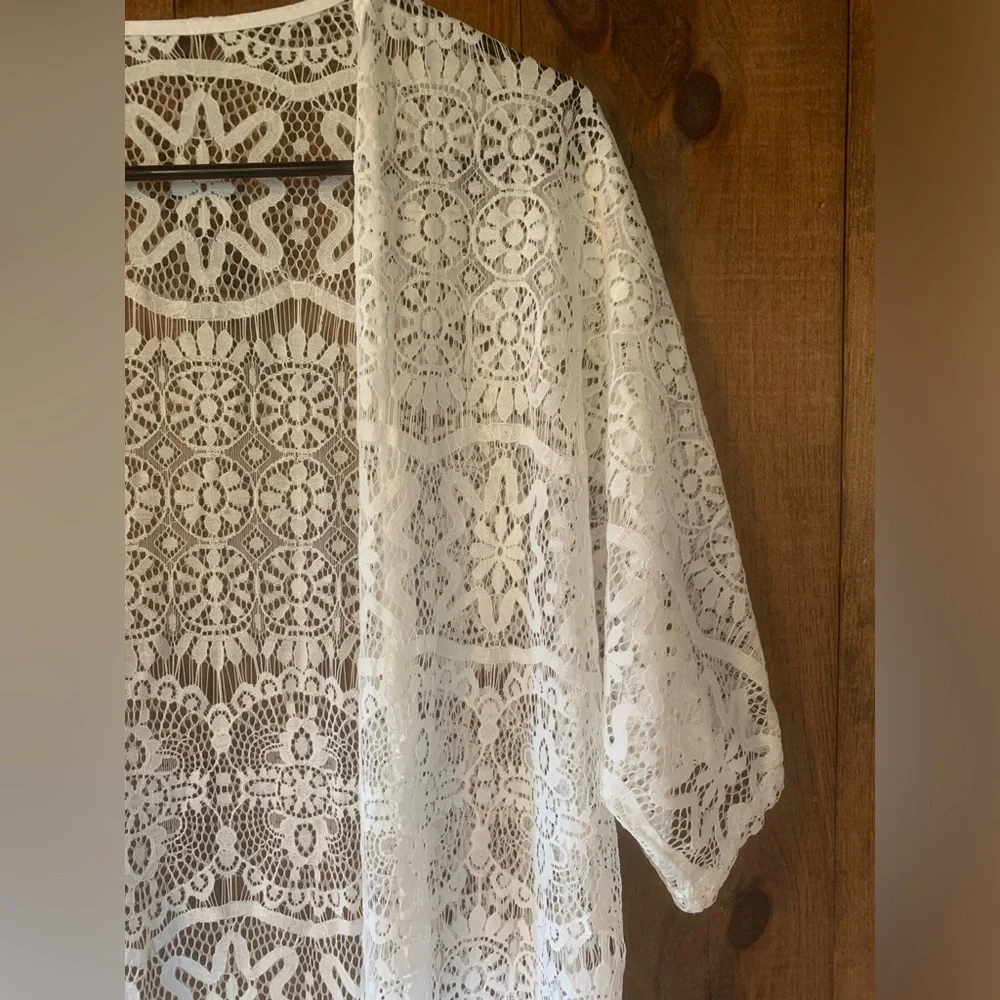 White lace fringed cover-up - Picture 3 of 5